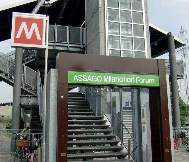 Fermata della metropolitana M2 Assago Milanofiori Forum a 5 minuti a piedi